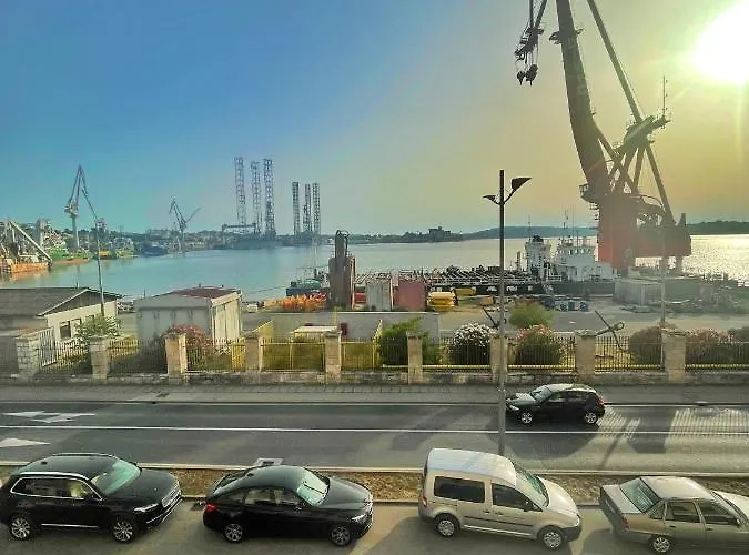 Pipistrelo Хостел *